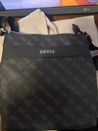 Bolsito Guess Negro Hombre