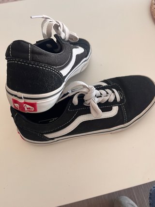 Zapatillas Vans Niña Negras y Blancas