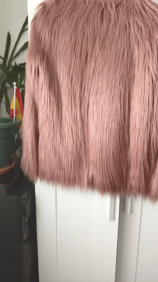 Abrigo rosa pelo sintético