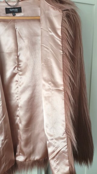 Abrigo rosa pelo sintético