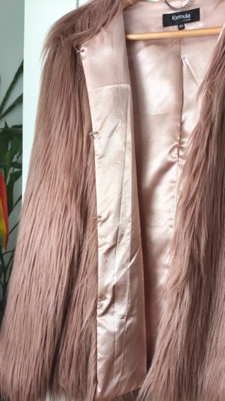 Abrigo rosa pelo sintético