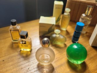 Collezione di mini profumi antichi