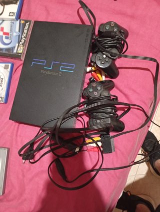 Playstation 2 Negra con Juegos y Mandos