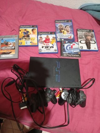 Playstation 2 Negra con Juegos y Mandos