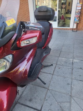 Suzuki Burgman averiada