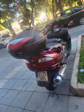 Suzuki Burgman averiada