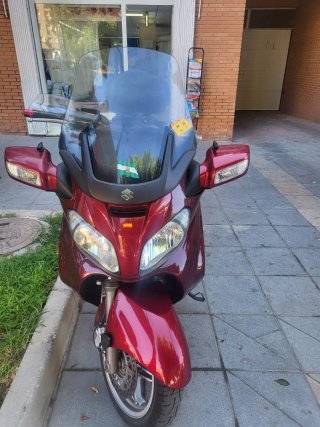 Suzuki Burgman averiada