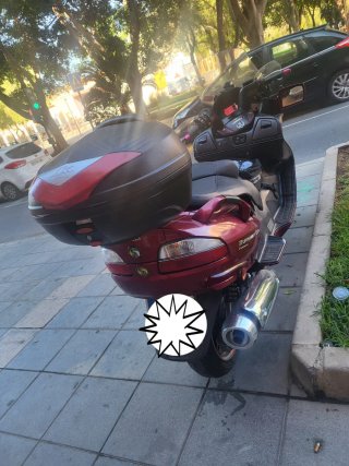 Suzuki Burgman averiada