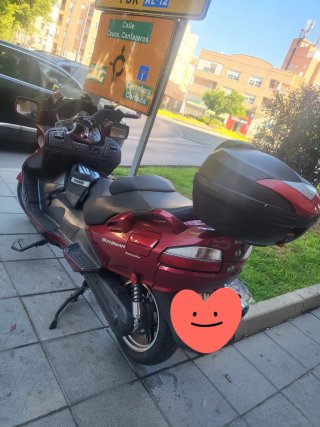 Suzuki Burgman averiada