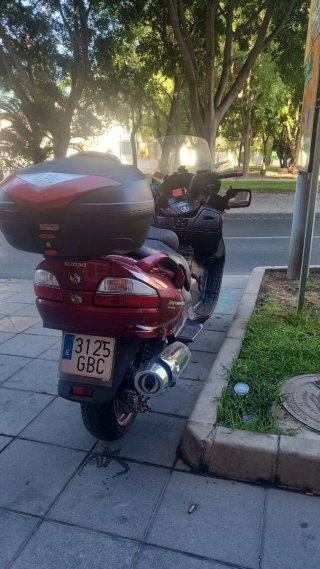 Suzuki Burgman averiada