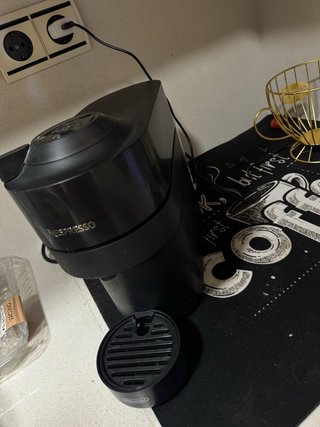 Cafetera Nespresso Vertuo Pop Negra