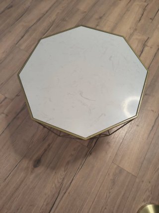 Mesa octogonal mármol y metal dorado