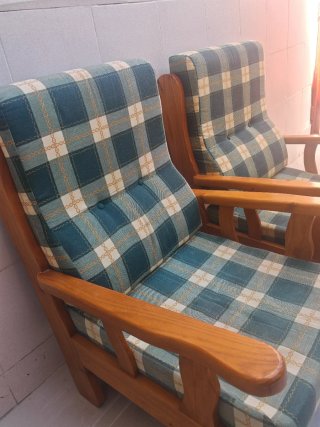Juego de 2 butacas de madera y tela