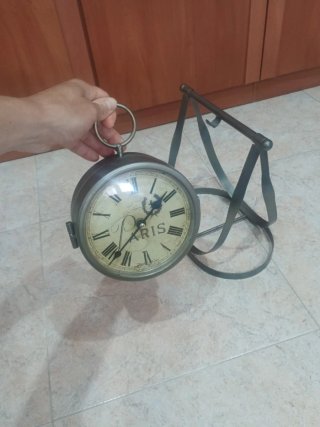 Reloj de metal estilo vintage, culumpio