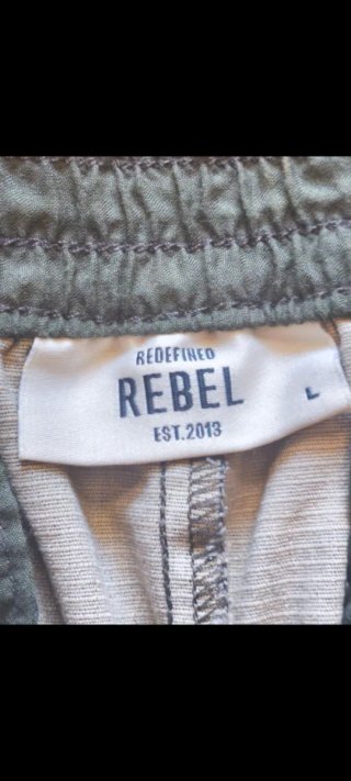 Pantalones cargo camuflaje Rebel