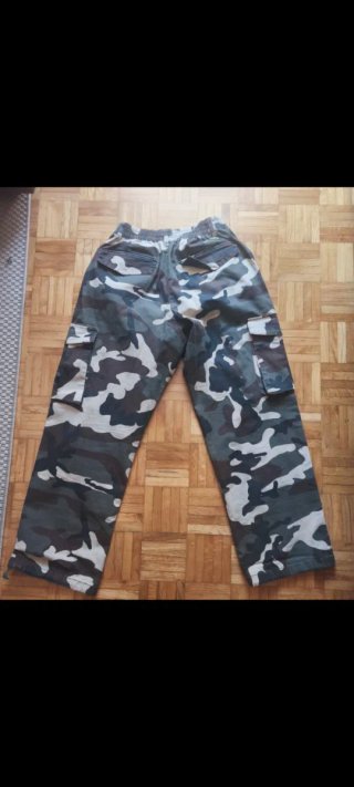 Pantalones cargo camuflaje Rebel