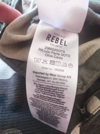 Pantalones cargo camuflaje Rebel