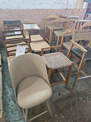 Taburete Kave Home Jute y Madera