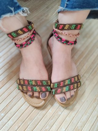 Sandalias boho bolitas madera talla 36