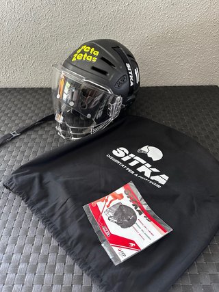 Casco de hockey SITKA con visor