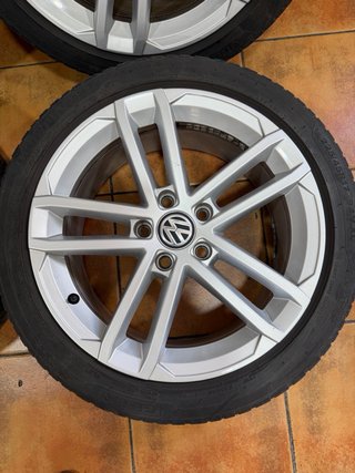 Llantas Originales VW 17” con Neumáticos