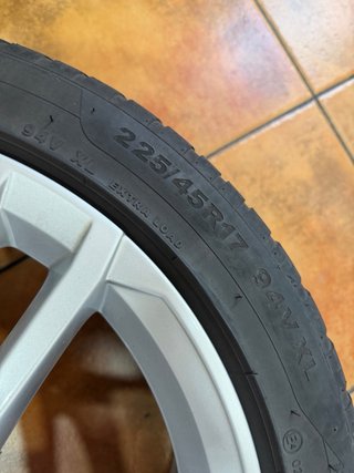 Llantas Originales VW 17” con Neumáticos