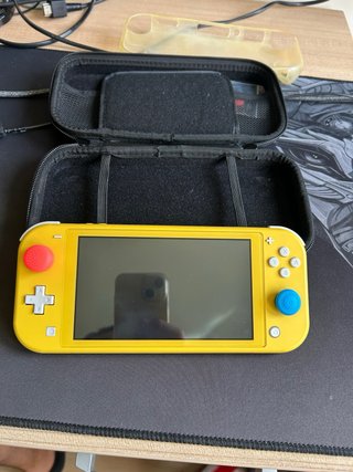 Nintendo Switch Lite + Zelda Breath of the Wild