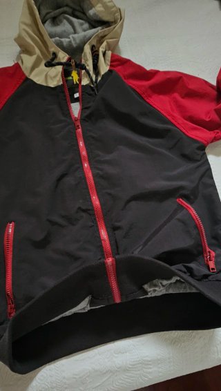Chaqueta CHISNBAL Talla L Roja y Negra