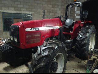 Tractor Massey Ferguson 4235 con pala Tenias B2.
