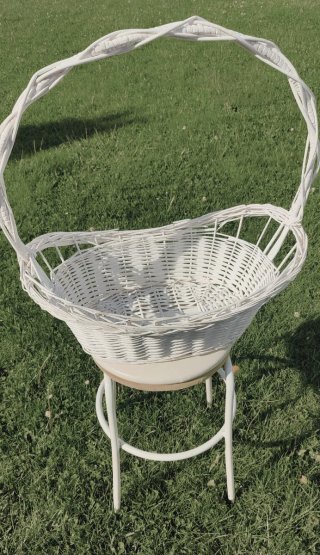 Cesta de mimbre con asa