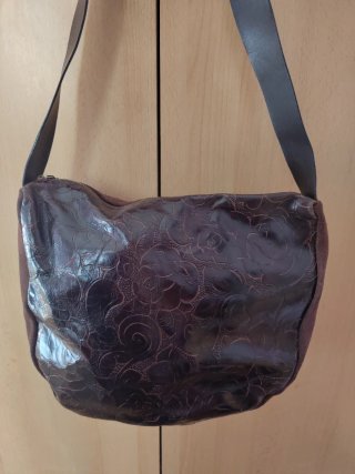 Bolso cuero con estampado floral