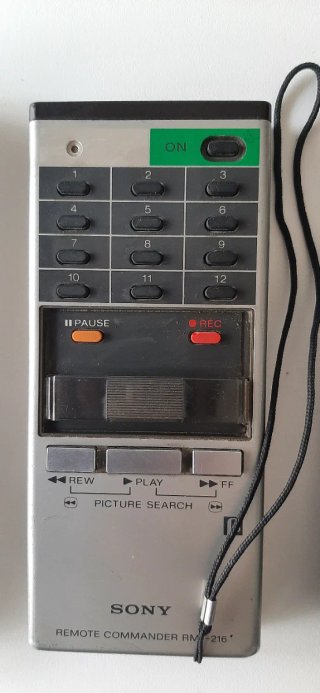 Lote mandos de vídeo VHS y Beta