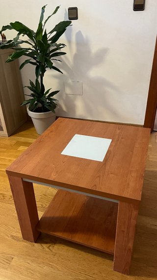 Mesa de centro de madera con cristal