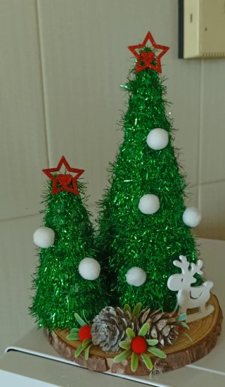 Decorazione Natalizia Alberi su Base Legno