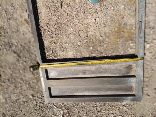 Puerta de aluminio con tirador