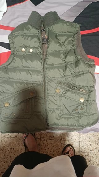 Chaleco acolchado verde militar