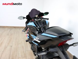 YAMAHA YZF R1