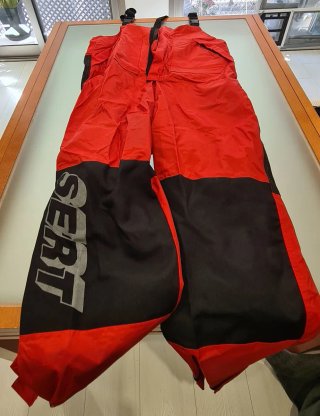 Chubasquero Sert Rojo Chaqueta y Pantalón