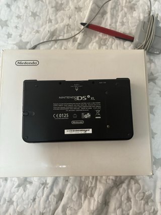 Nintendo DSi XL Edición Mario Roja