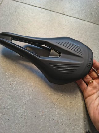 Sillín Fizik Argo Vento R1 Negro