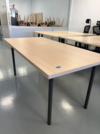 Tavoli da ufficio in legno e metallo + sedia, quasi in regalo