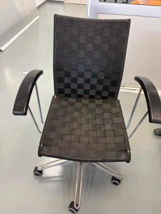 Tavoli da ufficio in legno e metallo + sedia, quasi in regalo