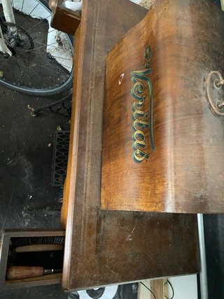Máquina de coser Veritas antigua decorada