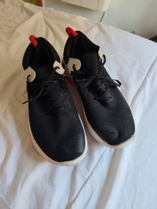 Zapatillas Nike Negras y Rojas