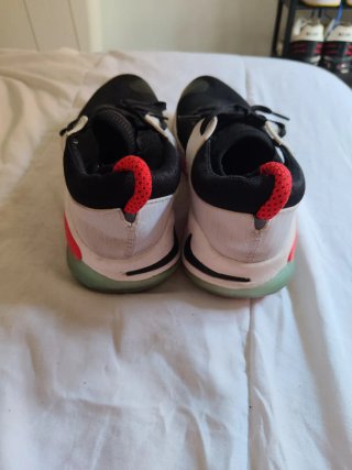 Zapatillas Nike Negras y Rojas