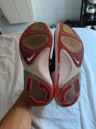 Zapatillas Nike Negras y Rojas