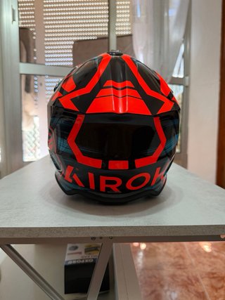 Casco de moto Airoh con diseño talla XS