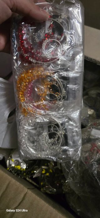 Lote de pulseras brazaletes y pendientes aros