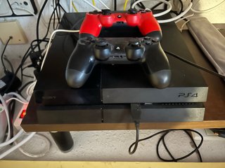 Consola PS4 Sony Negra + 2 Mandos