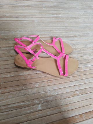 Sandalias charol rosa fucsia Talla 36